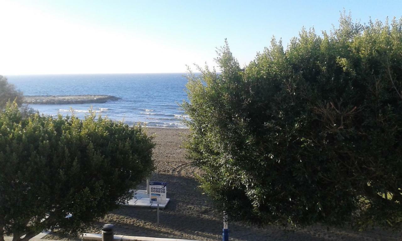 Beachfront House Malaga Bagian luar foto
